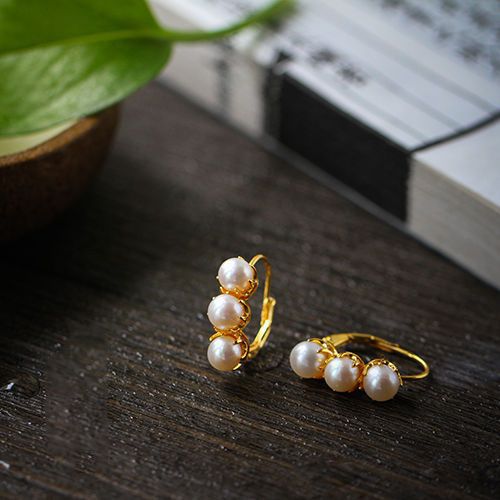French-style Vintage Earrings With Faux Pearls In Gold