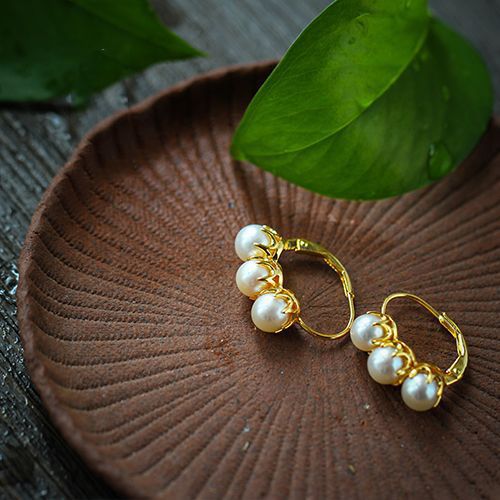 French-style Vintage Earrings With Faux Pearls In Gold