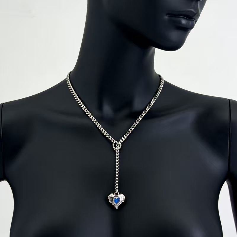 Fashionable Blue Sparkling Diamond Heart Pendant Necklace