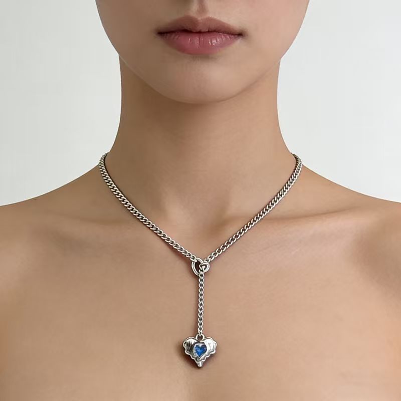 Fashionable Blue Sparkling Diamond Heart Pendant Necklace