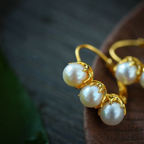 French-style Vintage Earrings With Faux Pearls In Gold